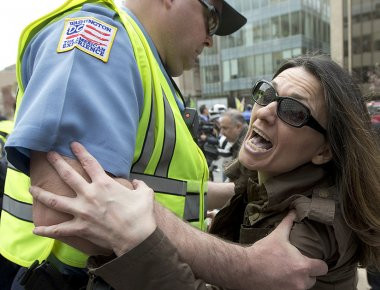 Ένταση μεταξύ Κούρδων διαδηλωτών και Τούρκων αστυνομικών στην Ουάσινγκτον